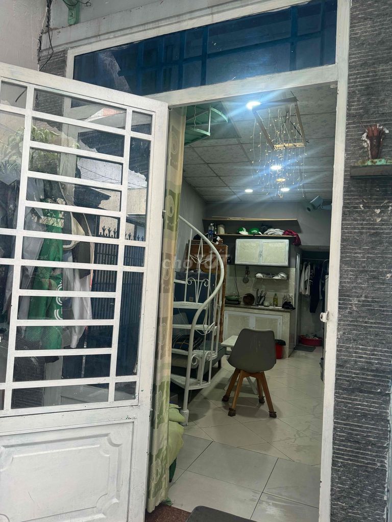 Rent an alley across fromtte Nguyễn Văn Lượng.