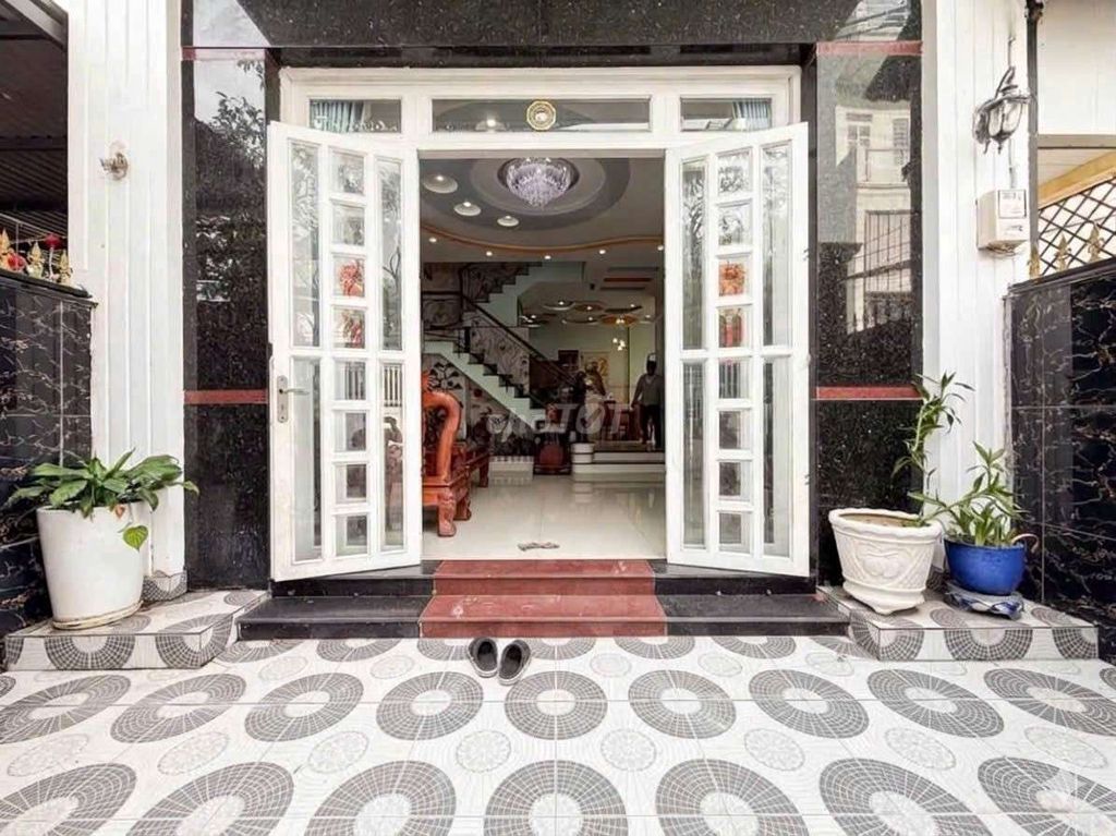 There's a garage in the garage for rent. The area of 7 M 15 M - Huỳnh Tấn Phát - Nhà Bè
