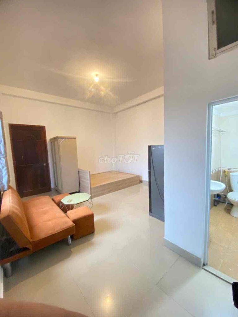 What? New-Tân Bình-price hotel room. Seven-a-half-K-300-etown-Channels.
