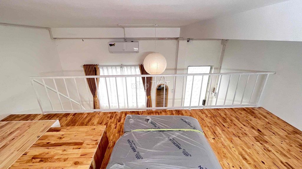 Rent a large room full of furniture in the heart of the 10th.
