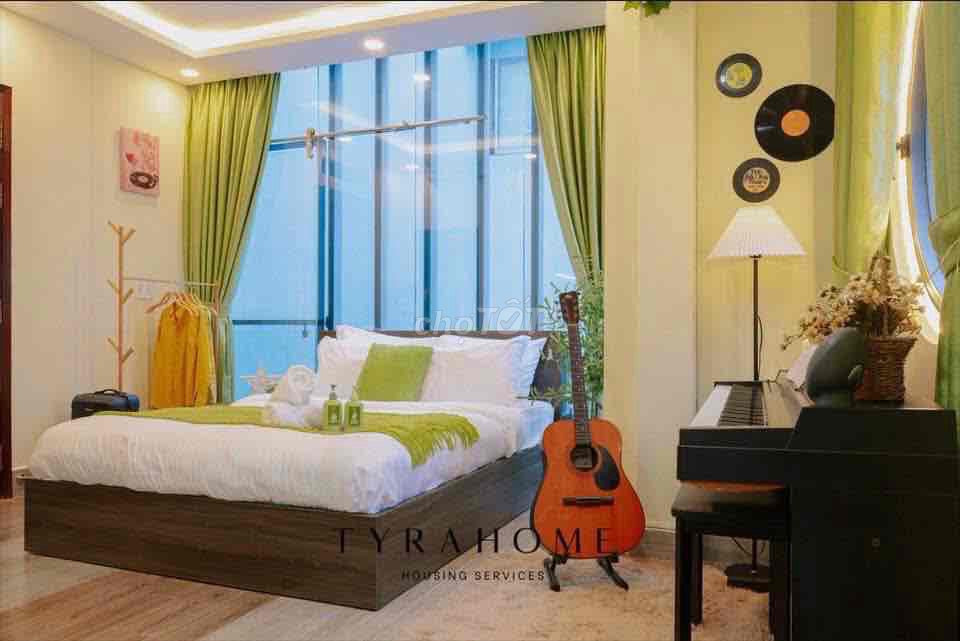 Rent the Super Eyes Decor Fair on Phan Xích Long.