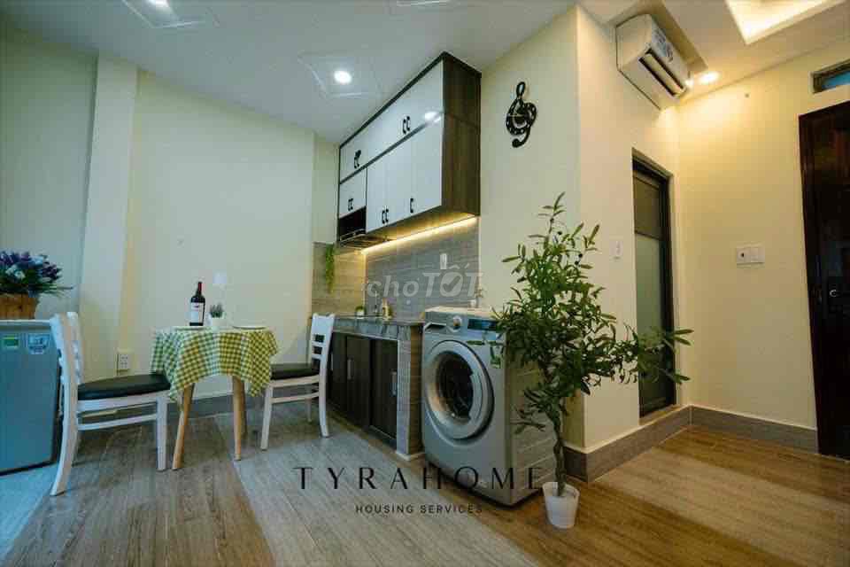 Rent the Super Eyes Decor Fair on Phan Xích Long.