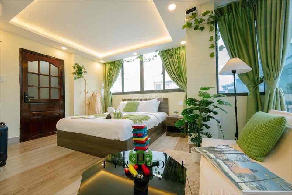 Rent the Super Eyes Decor Fair on Phan Xích Long.
