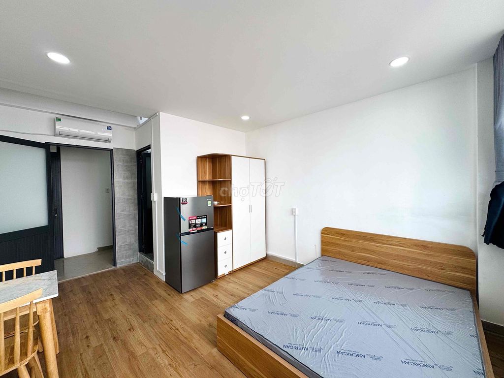 Room one full bedroom elevator furniture at the overpass.