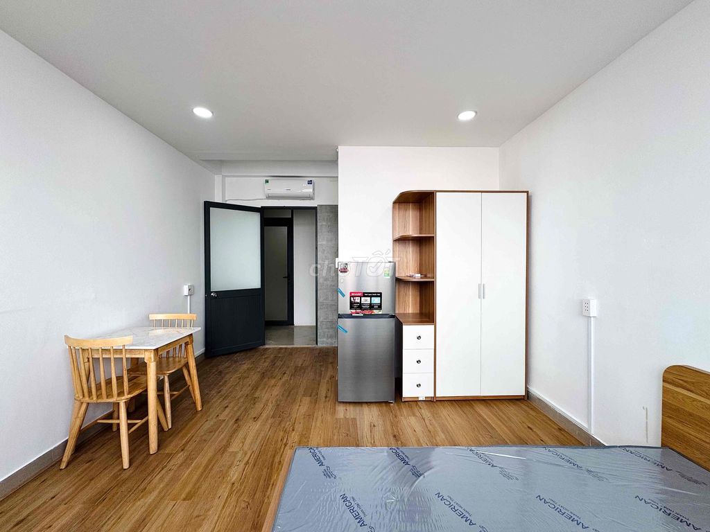 Room one full bedroom elevator furniture at the overpass.