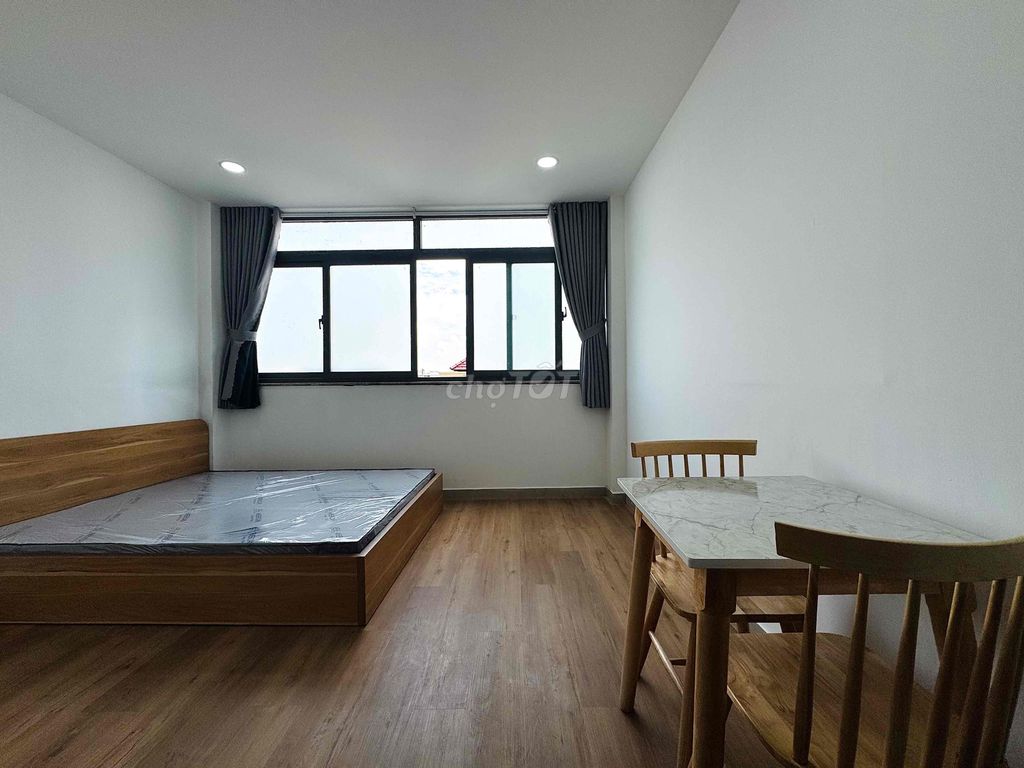 Room one full bedroom elevator furniture at the overpass.