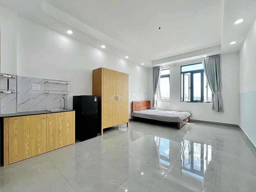 rents the sky window studio full interior-falling clouds-Lê Trọng Tấn