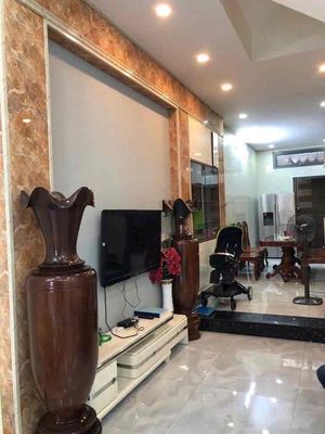 Rent Nguyễn Gia Trí Base House - 6 bedrooms, 4 toilets, Family Unity