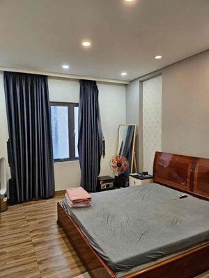 Rent Nguyễn Gia Trí Base House - 6 bedrooms, 4 toilets, Family Unity