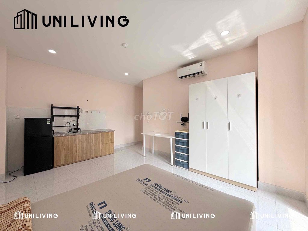 The balcony studio, the interior, super wide open.
