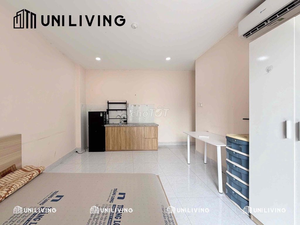 The balcony studio, the interior, super wide open.