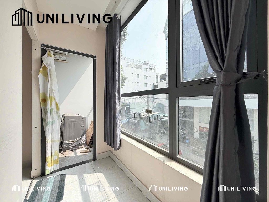 The balcony studio, the interior, super wide open.