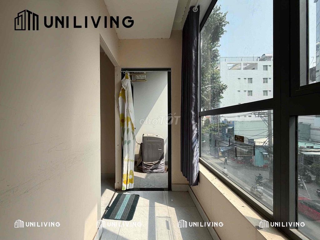 The balcony studio, the interior, super wide open.