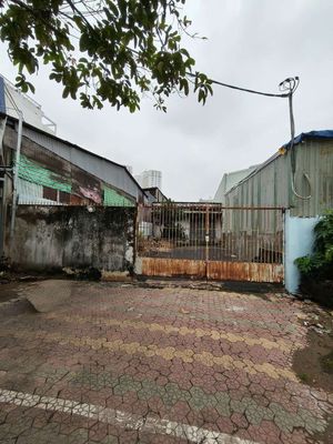 Rent the Hoàng Ngân cash vault, ward 16, 8 x52 meters.
