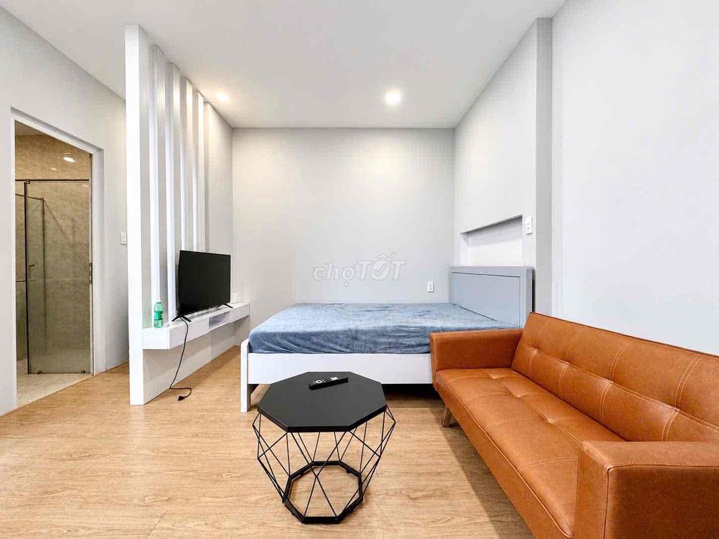 The elevator apartment, private laundry, no electric charge.