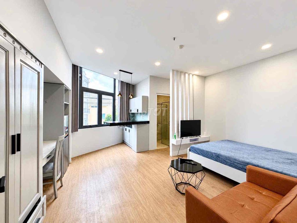 The elevator apartment, private laundry, no electric charge.