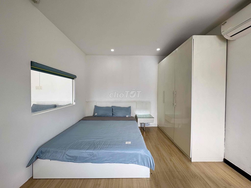 Cleared to the Bedroom of the Renaissance, Happy next to the Sac, the Crescent Mal.