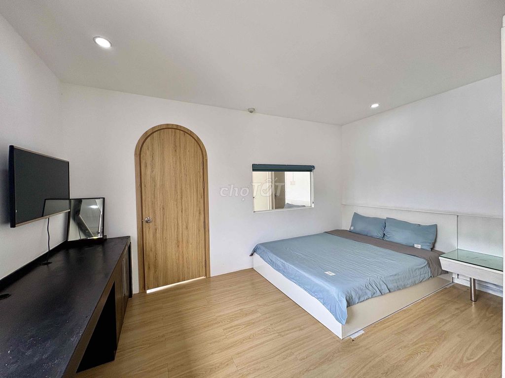 Cleared to the Bedroom of the Renaissance, Happy next to the Sac, the Crescent Mal.