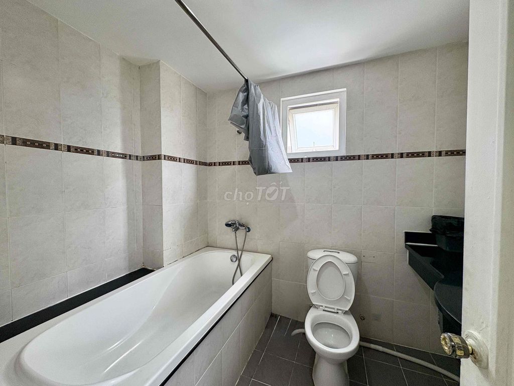 Cleared to the Bedroom of the Renaissance, Happy next to the Sac, the Crescent Mal.