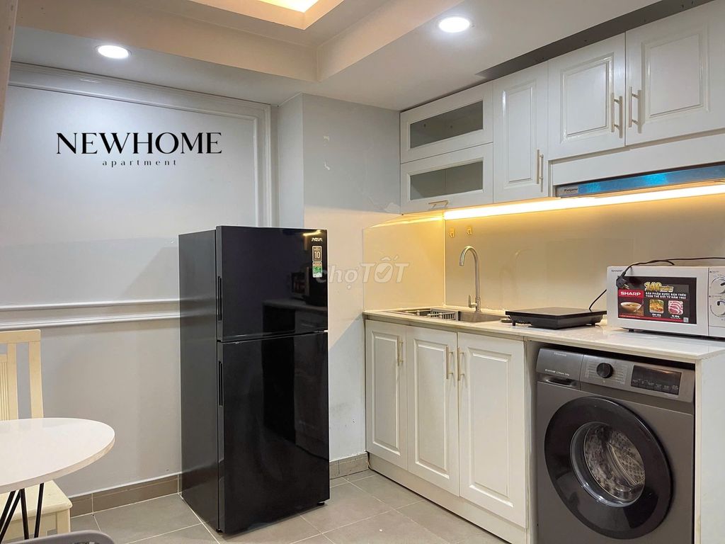 The one-room suite is right in the market. She's got it posted over the green line.