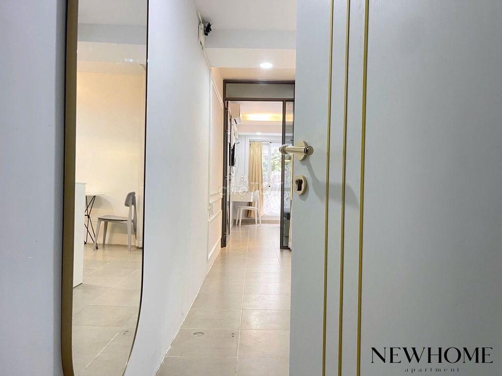 The one-room suite is right in the market. She's got it posted over the green line.