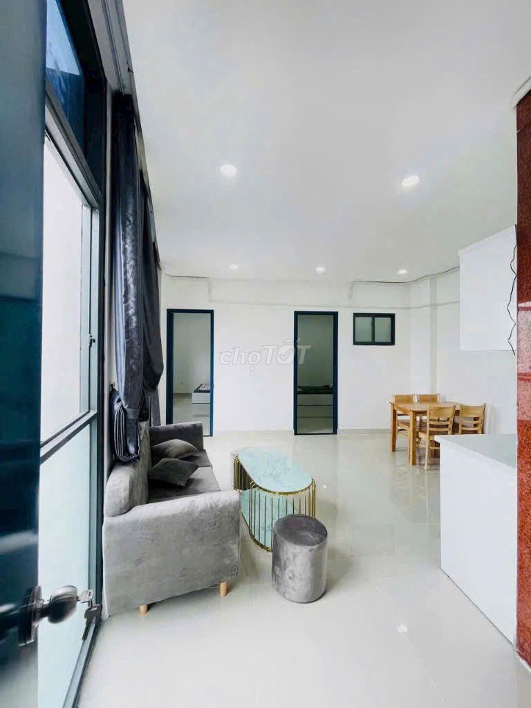 The one-room suite is right in the market. She's got it posted over the green line.