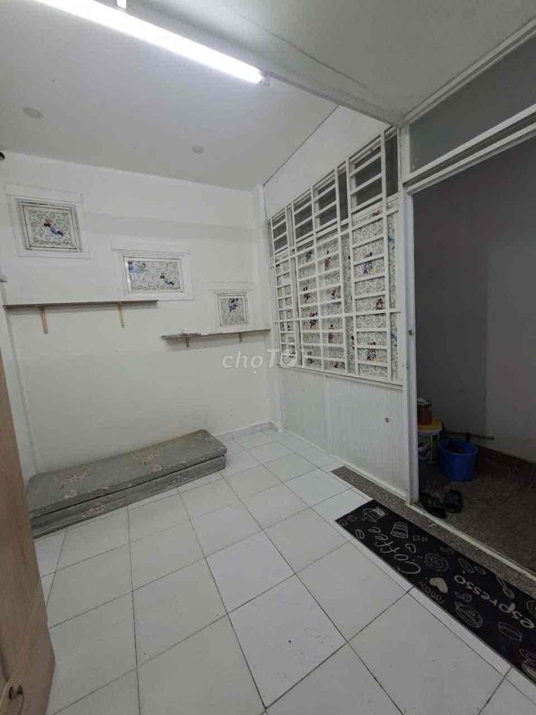 The 18mm2 hotel has 3 million 30s, 18 Lâm Văn Bền.