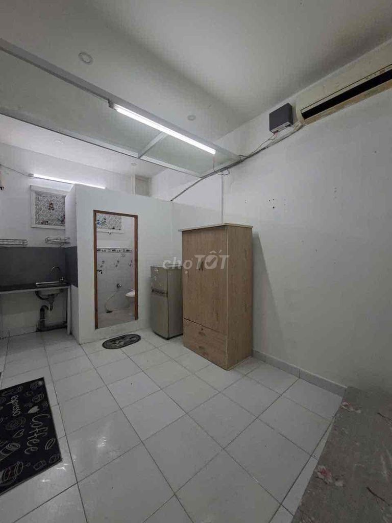 The 18mm2 hotel has 3 million 30s, 18 Lâm Văn Bền.