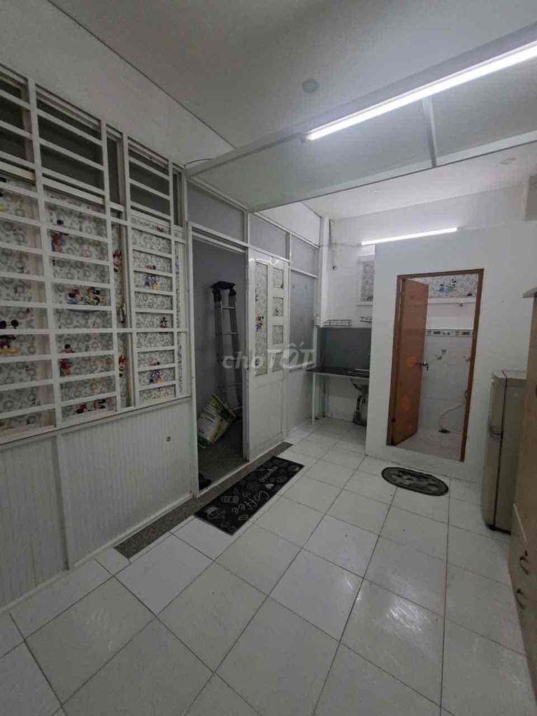 The 18mm2 hotel has 3 million 30s, 18 Lâm Văn Bền.