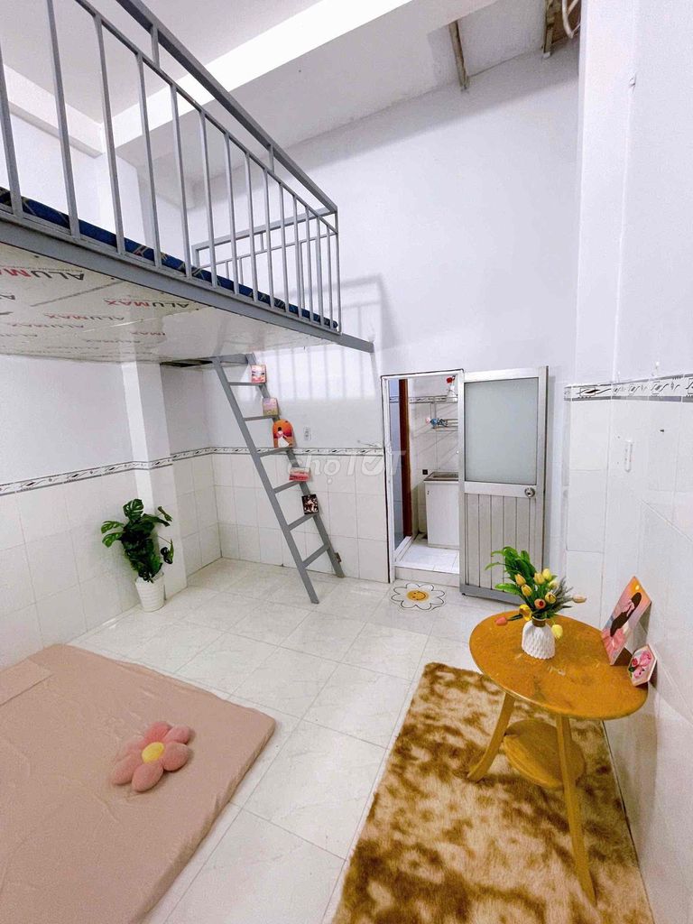 Nice, high-security motels clean by the donor school.
