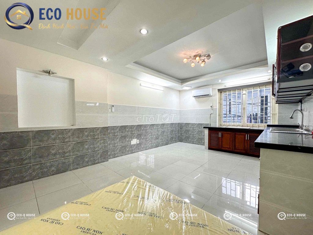 The underprivileged studio is located in the center of Tân Phú County.