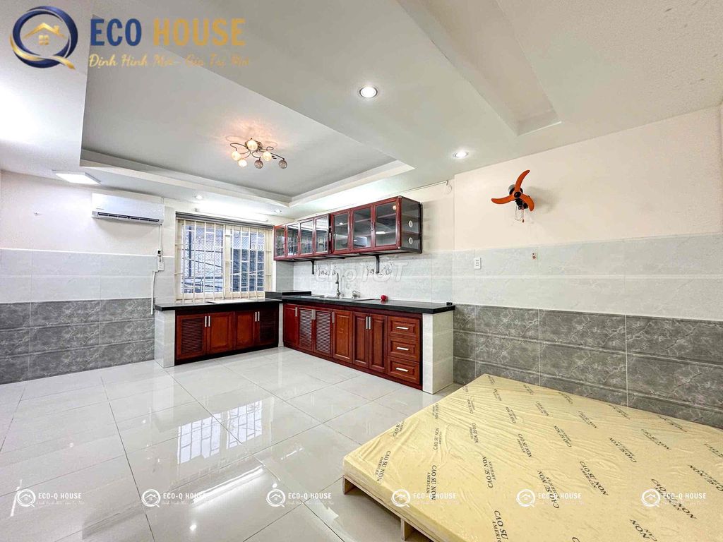 The underprivileged studio is located in the center of Tân Phú County.