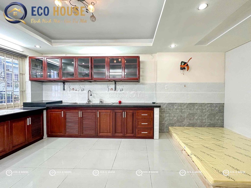 The underprivileged studio is located in the center of Tân Phú County.