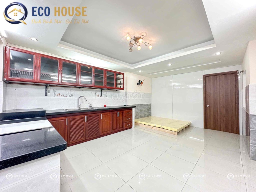 The underprivileged studio is located in the center of Tân Phú County.