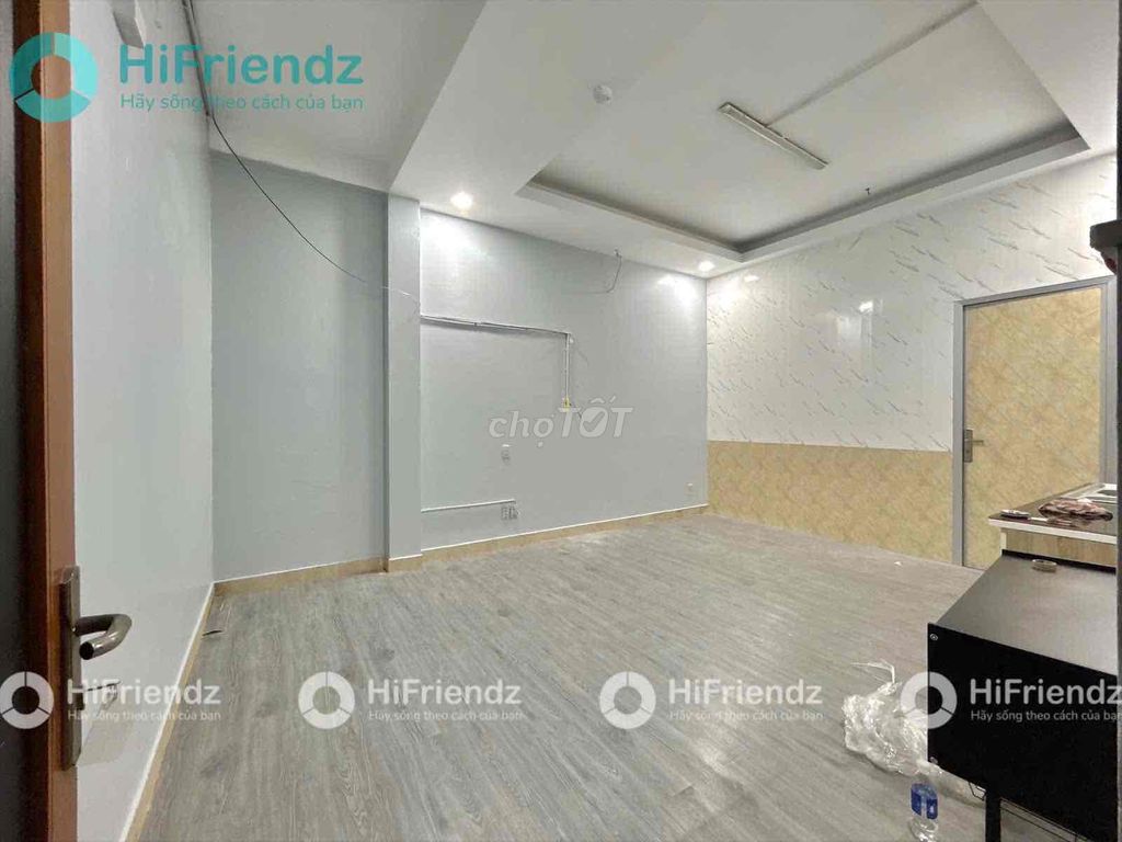 One bedroom separates the air-air window elevator 35 M2 cheaply from the airport.