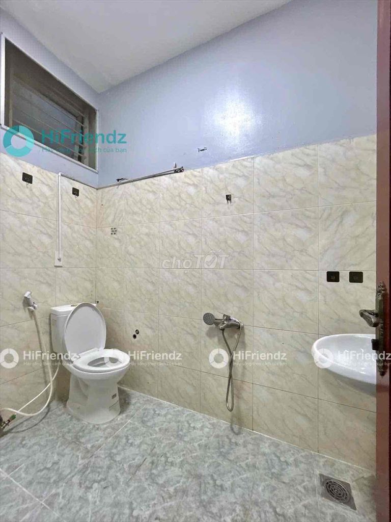 One bedroom separates the air-air window elevator 35 M2 cheaply from the airport.