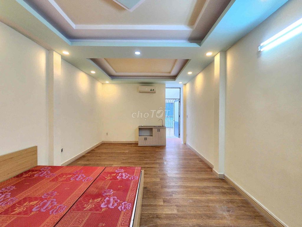 Large room 38 meters - 5.3 million - 2 front door after Hoàng Hoa Thám