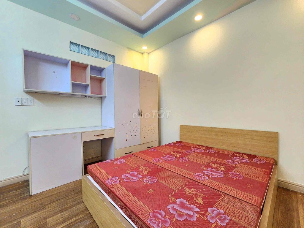 Large room 38 meters - 5.3 million - 2 front door after Hoàng Hoa Thám