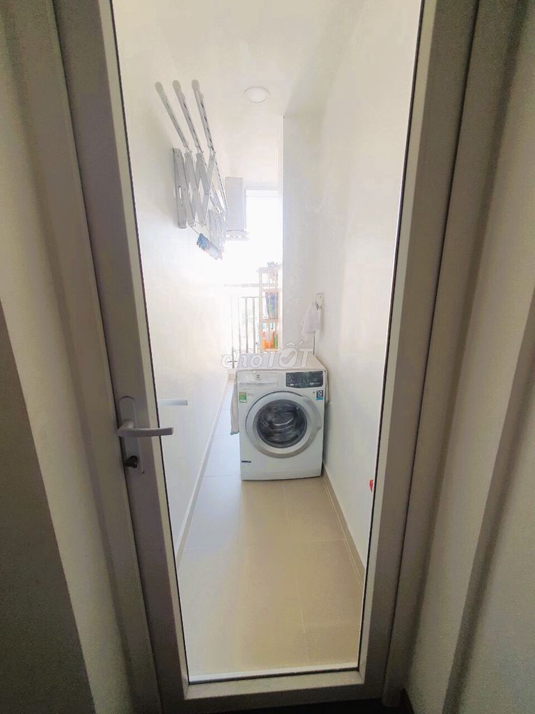 Saigon Mia needs to rent two bedrooms. A toilet. 14 million a month in a cool home.