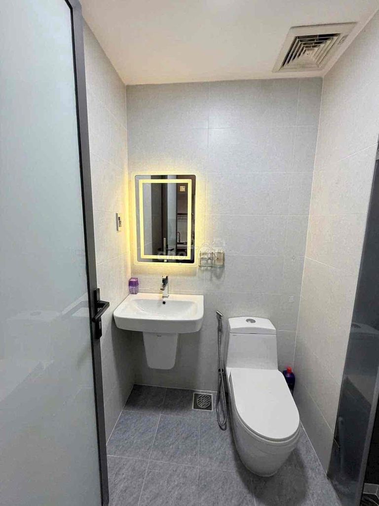 Rent Garden Gate a bedroom. A full-scan bathroom near the airport right now.