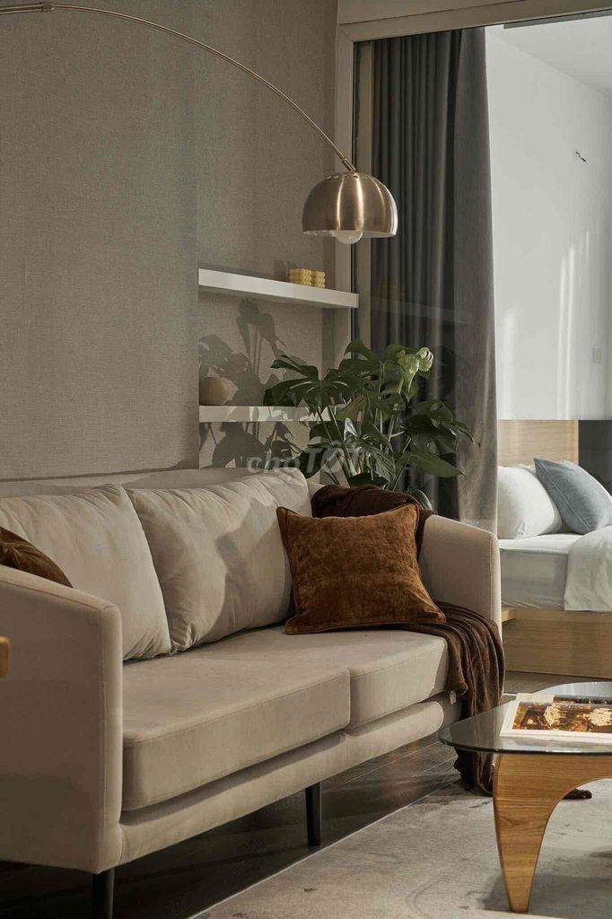 Rent the apartment. A balcony bedroom.