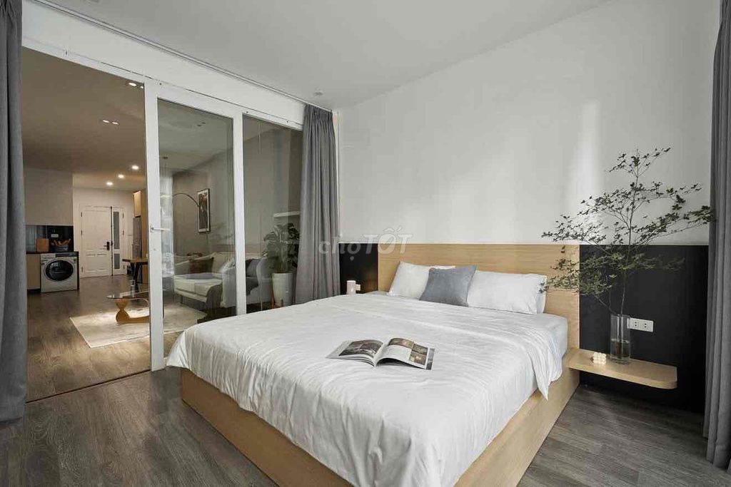 Rent the apartment. A balcony bedroom.