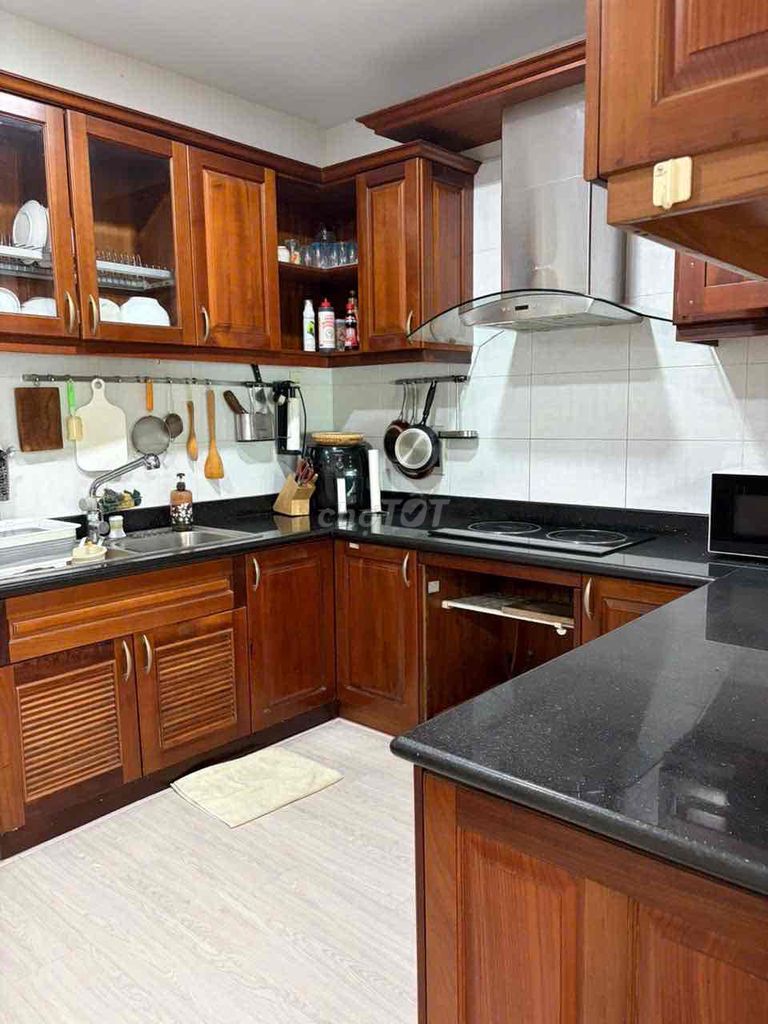 The open, three bedrooms by the park.