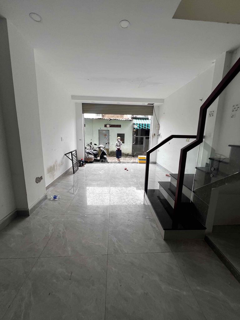 Rent a nice building out of 31. 5 x 11. One floor. Two bedrooms. Two bedrooms. Seven million.