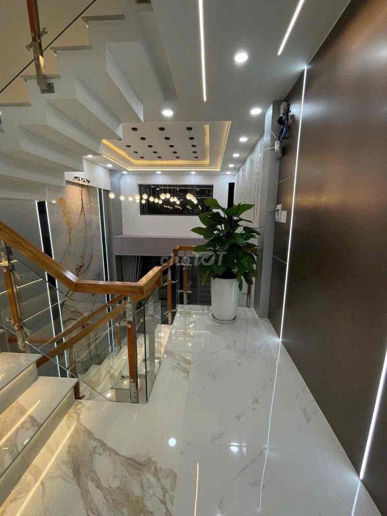 Rent a home full of furniture, area: 4 x 14 is 15 million.