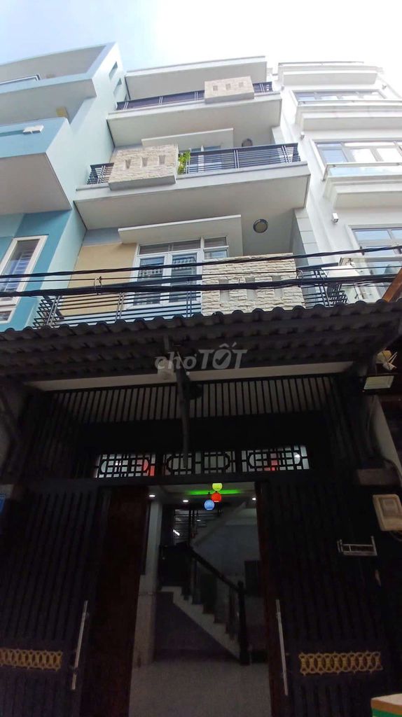 1 Mt.2 rooftop 4 bedroom 3 alley toilets