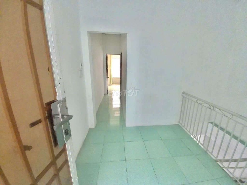 House 1 .1 .2th floor bedroom 4 x 15 m. Huỳnh Tấn Phát near kcx New Shun District 7