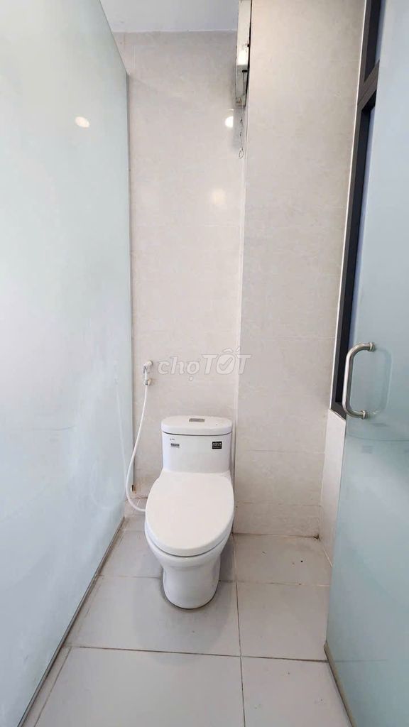 The mtkd Bà Hạt, 3 floors, 3 x 15, 3 bedrooms 4 toilets near the black market