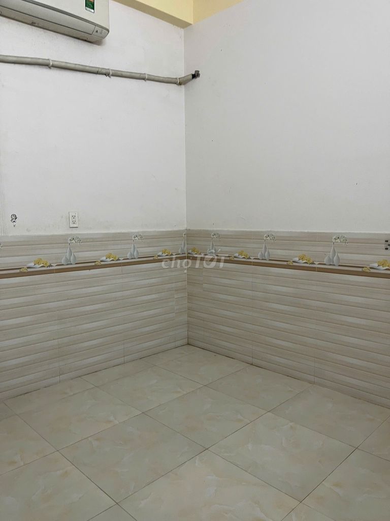 Cheap, clean, secure, nice by the market, Central Light Park.
