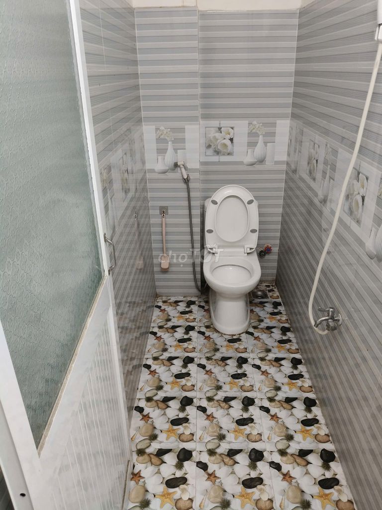 Cheap, clean, secure, nice by the market, Central Light Park.